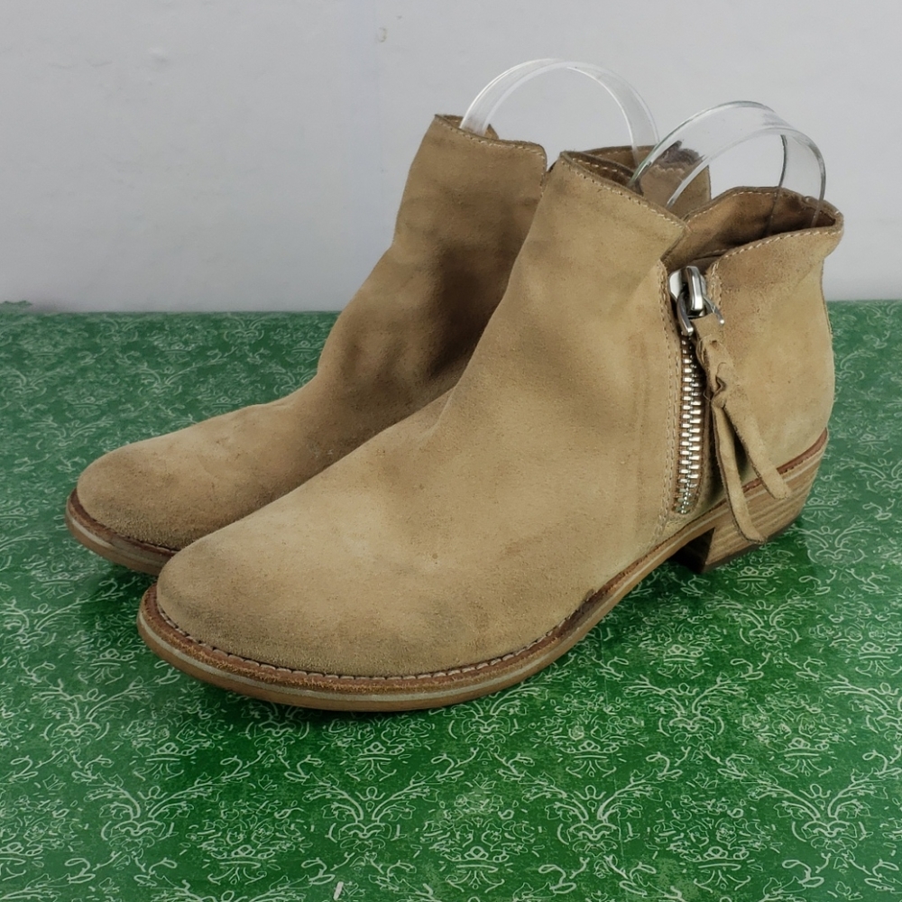 DOLCE VITA TAUPE ZIPPER ANKLE BOOTIES